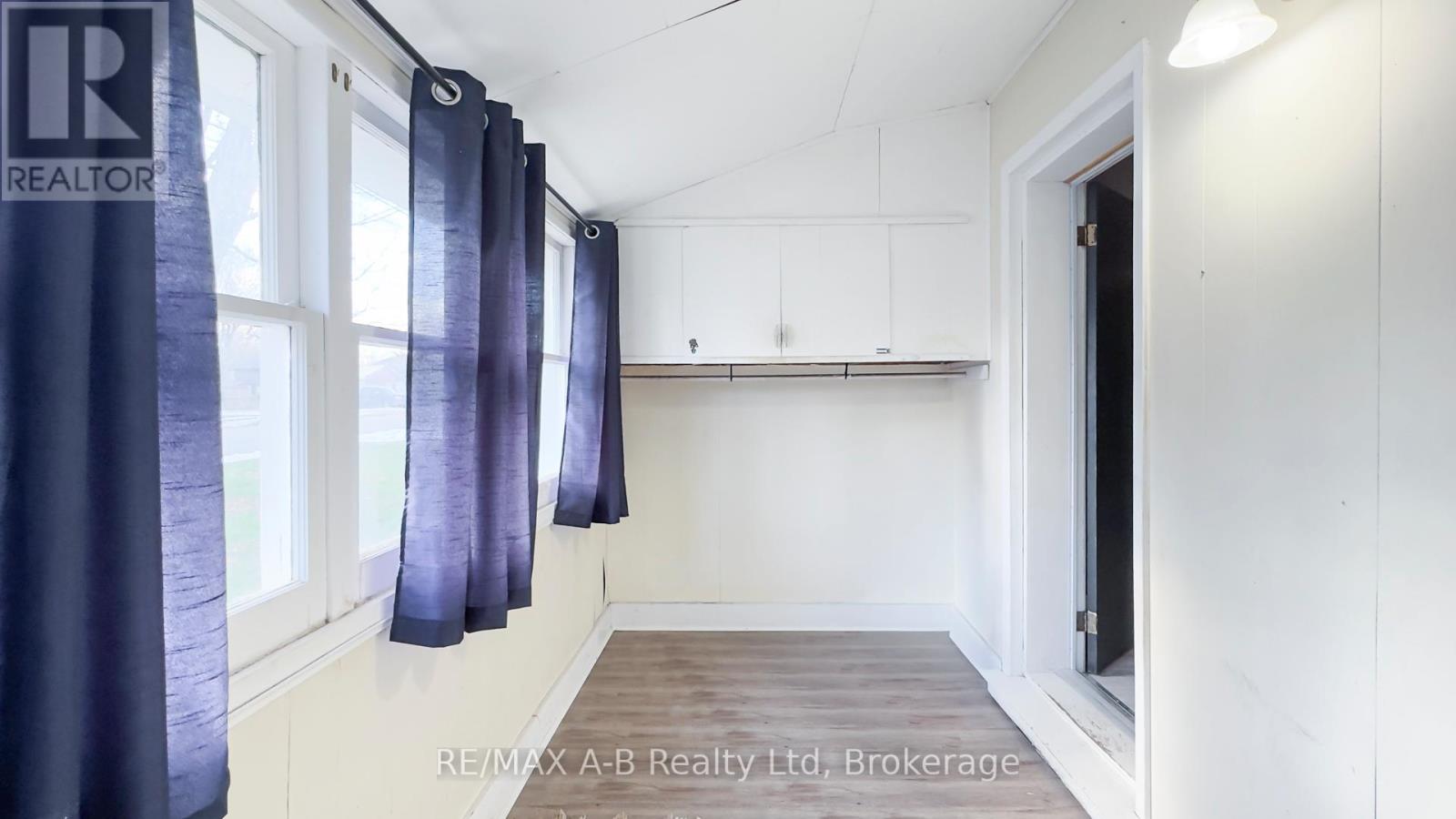 201 Jones Street W, St. Marys, Ontario  N4X 1A1 - Photo 4 - X12543716