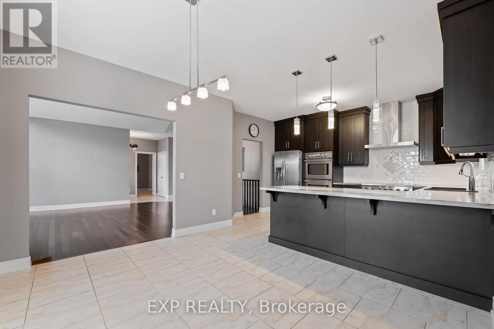 407 Barrington Court, Fort Erie, Ontario L0S 1N0 - Photo 14 - X12540354