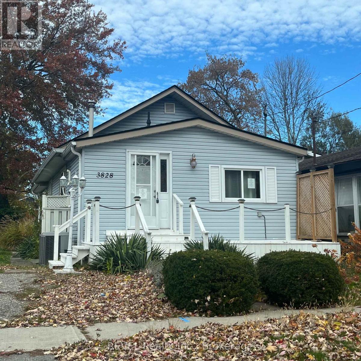 3828 Roxborough Avenue, Fort Erie, Ontario  L0S 1B0 - Photo 1 - X12543672