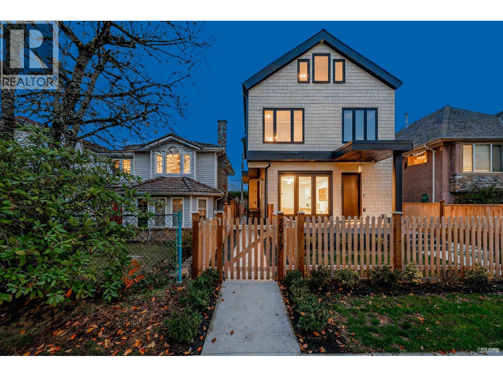 2917 CHARLES STREET, Vancouver, British Columbia