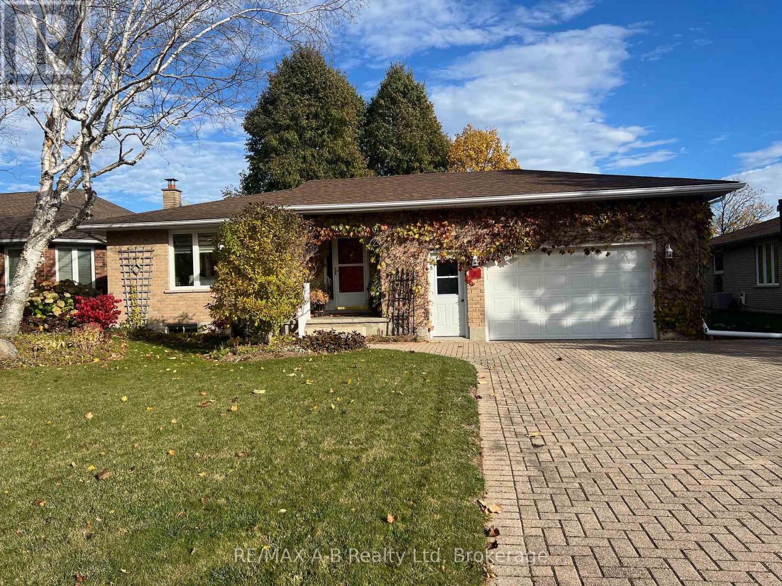 80 Queen Street, East Zorra-Tavistock, Ontario  N0B 2R0 - Photo 2 - X12373567