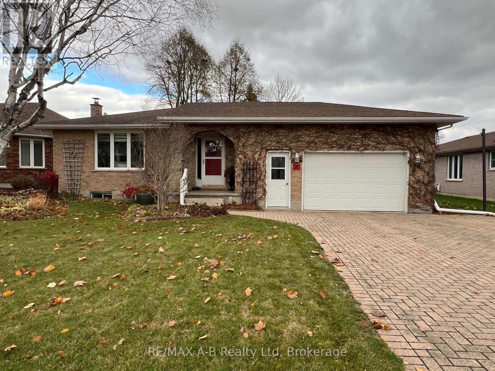 80 Queen Street, East Zorra-Tavistock, Ontario  N0B 2R0 - Photo 3 - X12373567