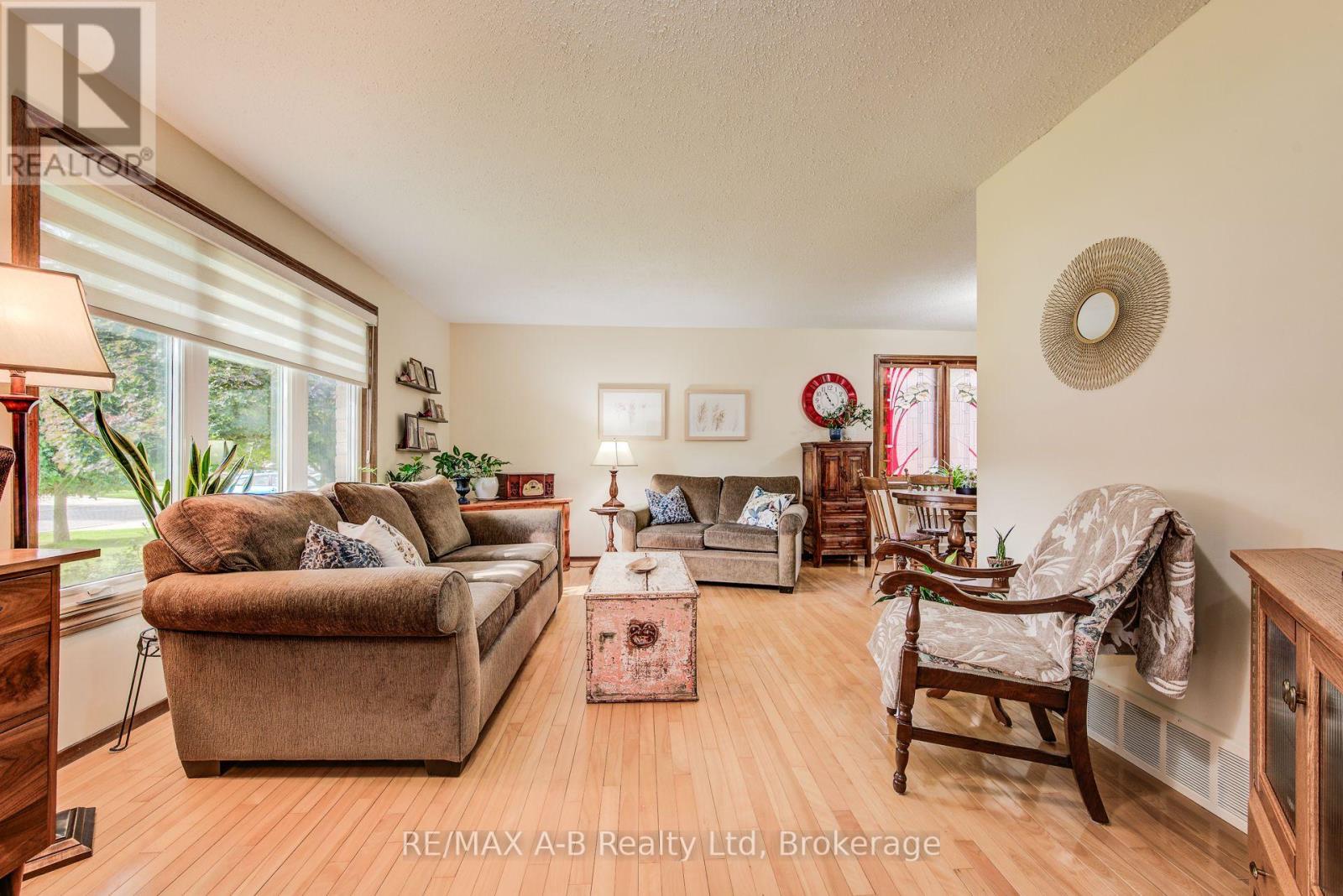 80 Queen Street, East Zorra-Tavistock, Ontario  N0B 2R0 - Photo 7 - X12373567