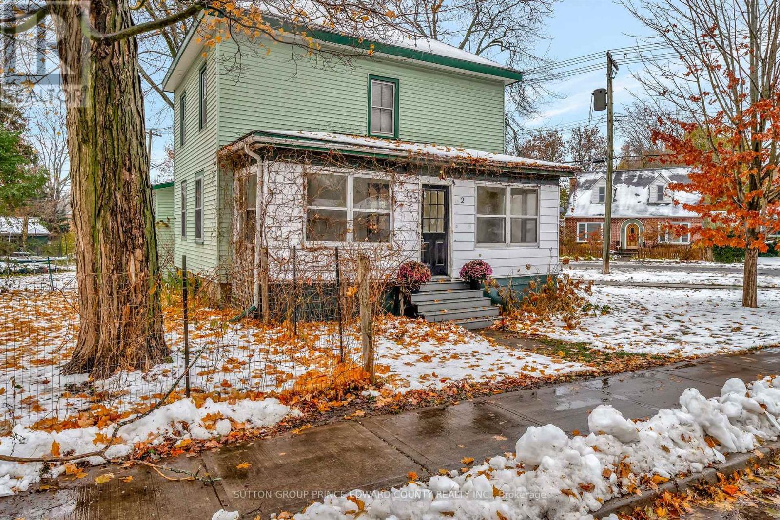 2 QUEEN STREET E, Prince Edward County, Ontario