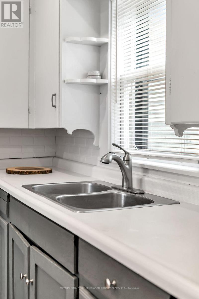 2 Queen Street E, Prince Edward County, Ontario  K0K 2T0 - Photo 11 - X12543738