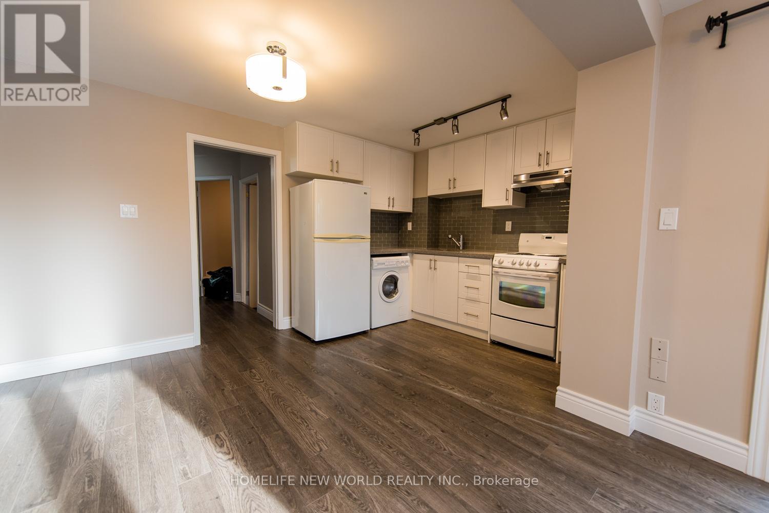 2 - 258 Kenilworth Avenue, Toronto, Ontario  M4L 3S8 - Photo 4 - E12542594