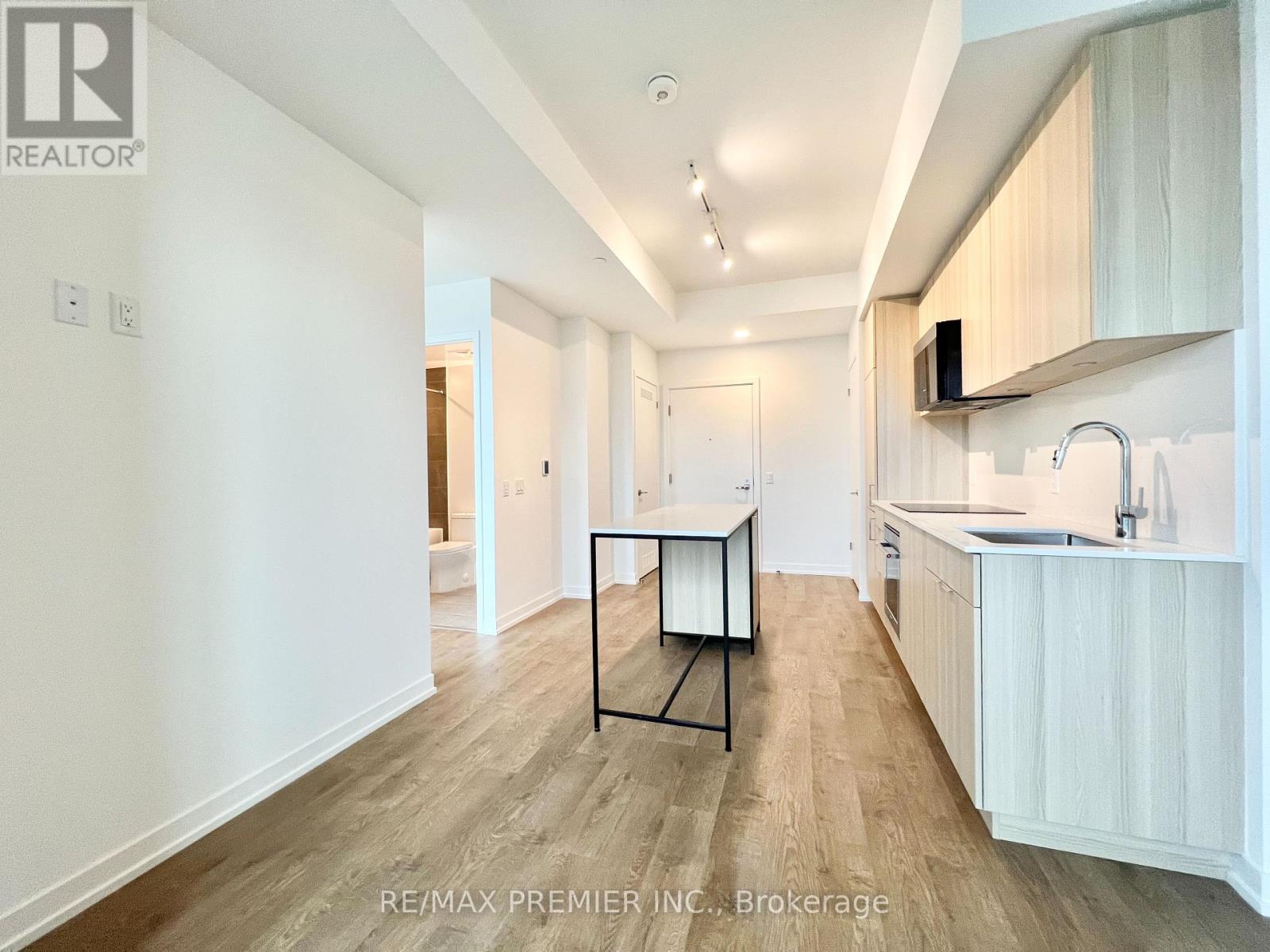 251 Masonry Way, Mississauga, Ontario  L5H 0B2 - Photo 4 - W12543718