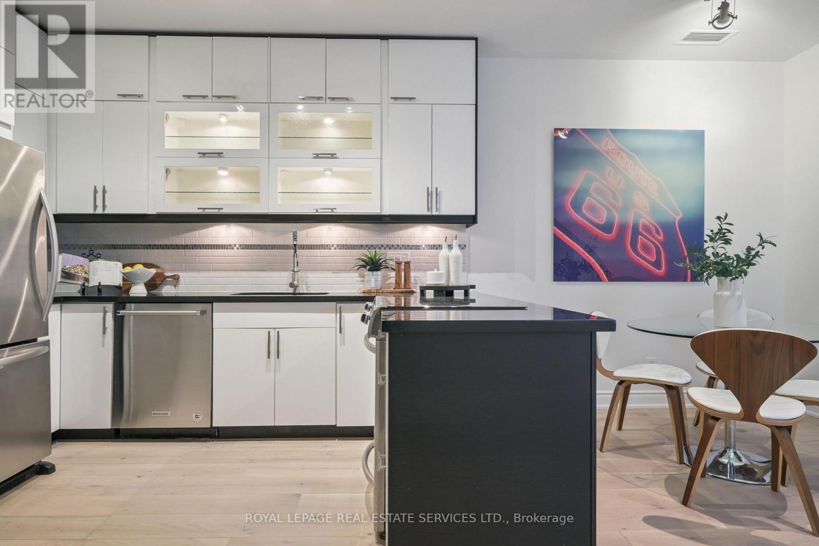 904 - 393 King Street W, Toronto, Ontario  M5V 3G8 - Photo 6 - C12543740