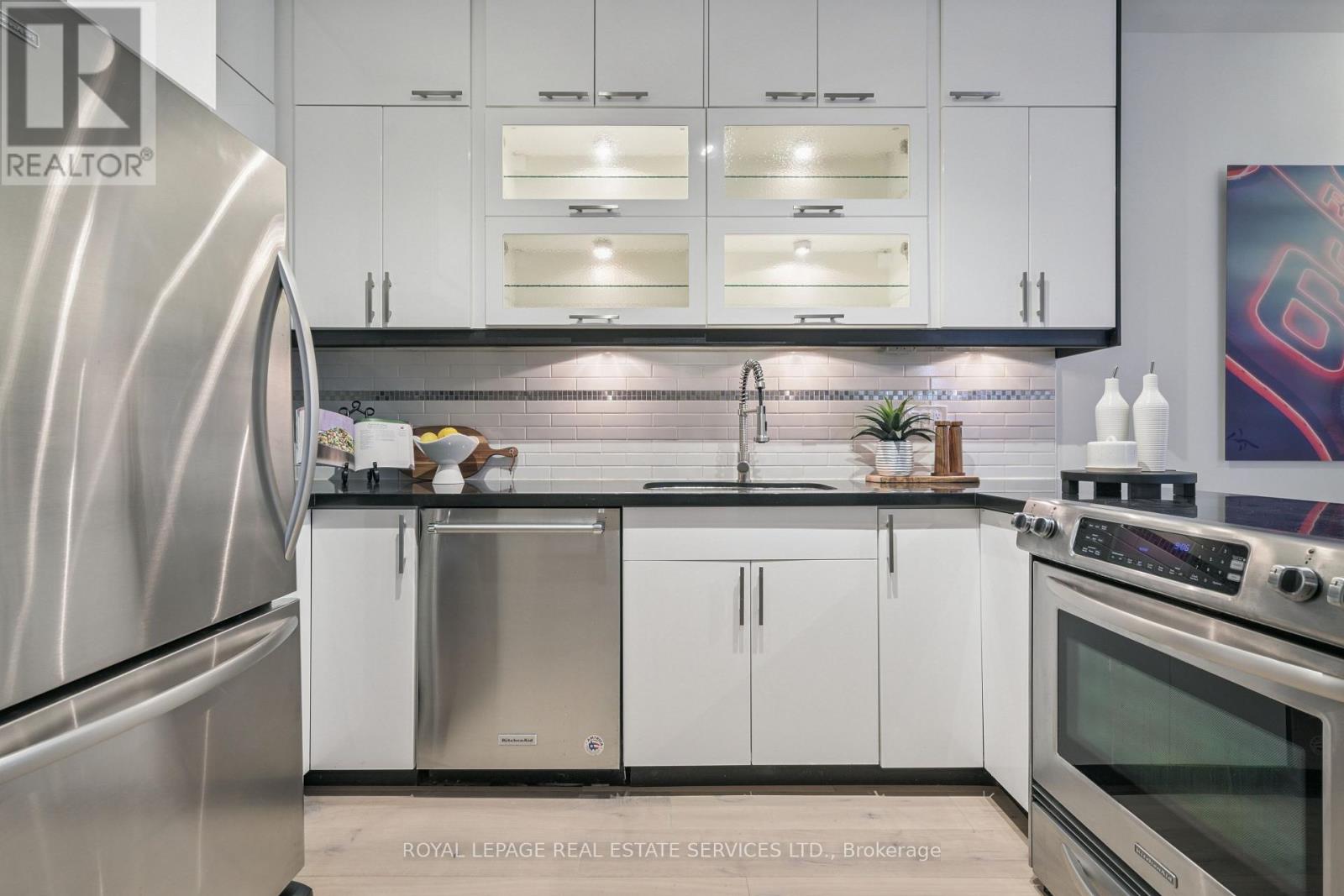 904 - 393 King Street W, Toronto, Ontario  M5V 3G8 - Photo 7 - C12543740