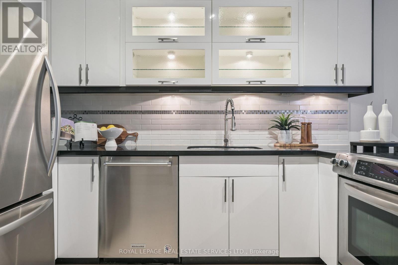 904 - 393 King Street W, Toronto, Ontario  M5V 3G8 - Photo 8 - C12543740