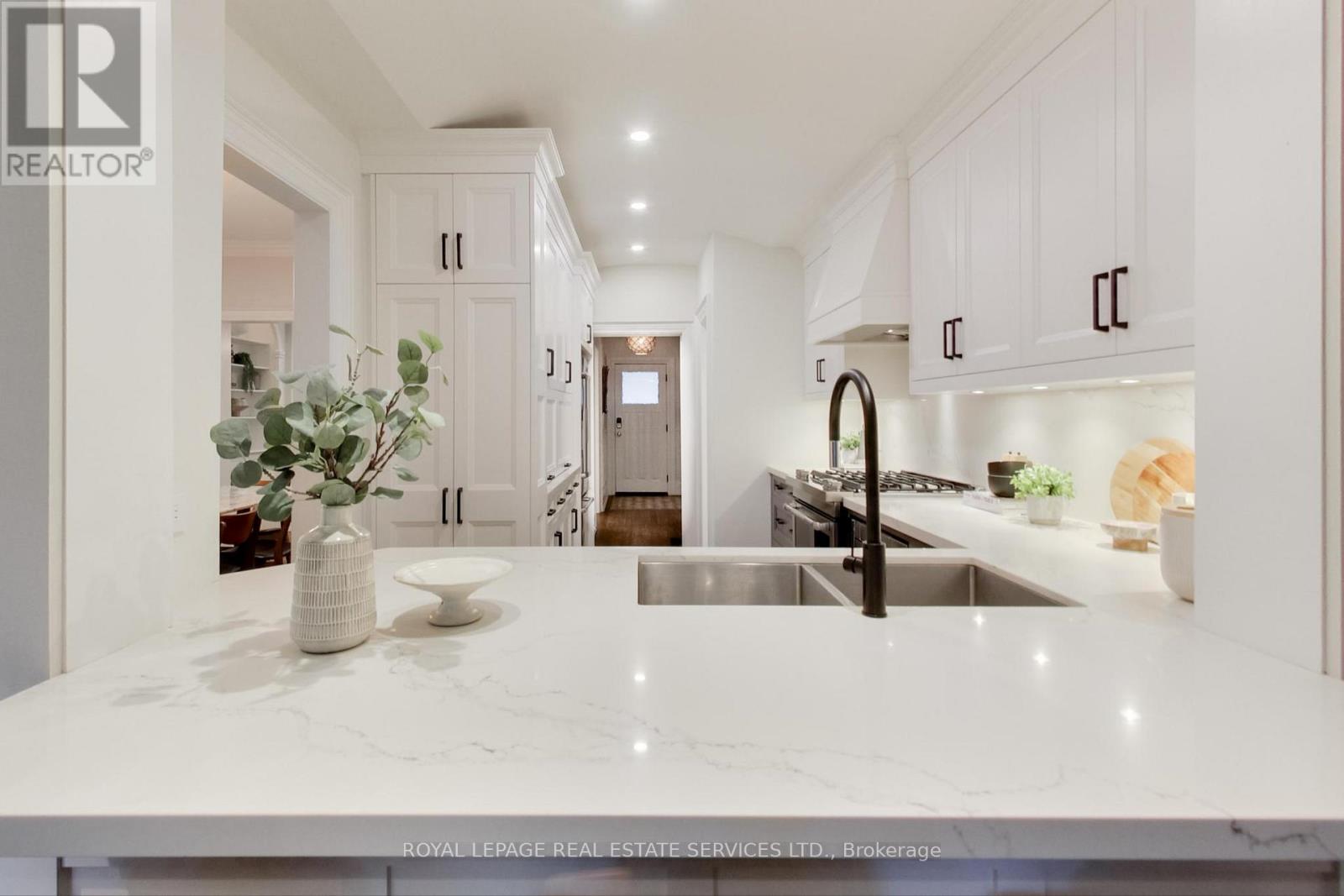 55 Walmsley Boulevard, Toronto, Ontario  M4V 1X7 - Photo 17 - C12543746