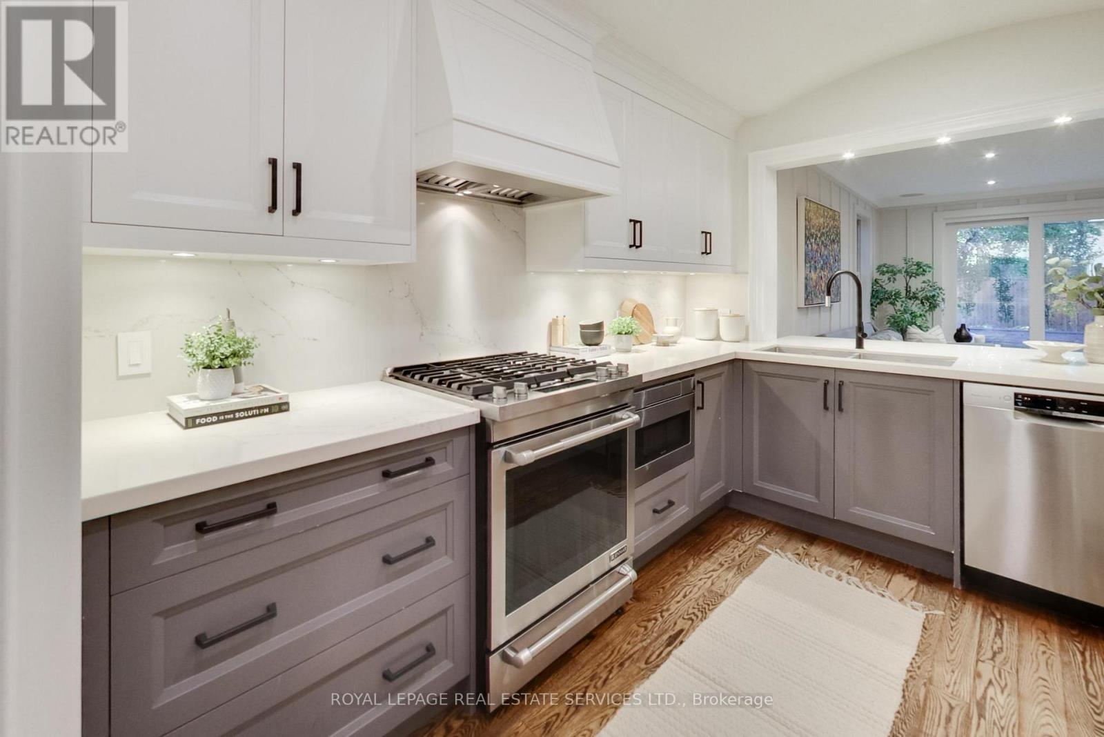 55 Walmsley Boulevard, Toronto, Ontario  M4V 1X7 - Photo 19 - C12543746