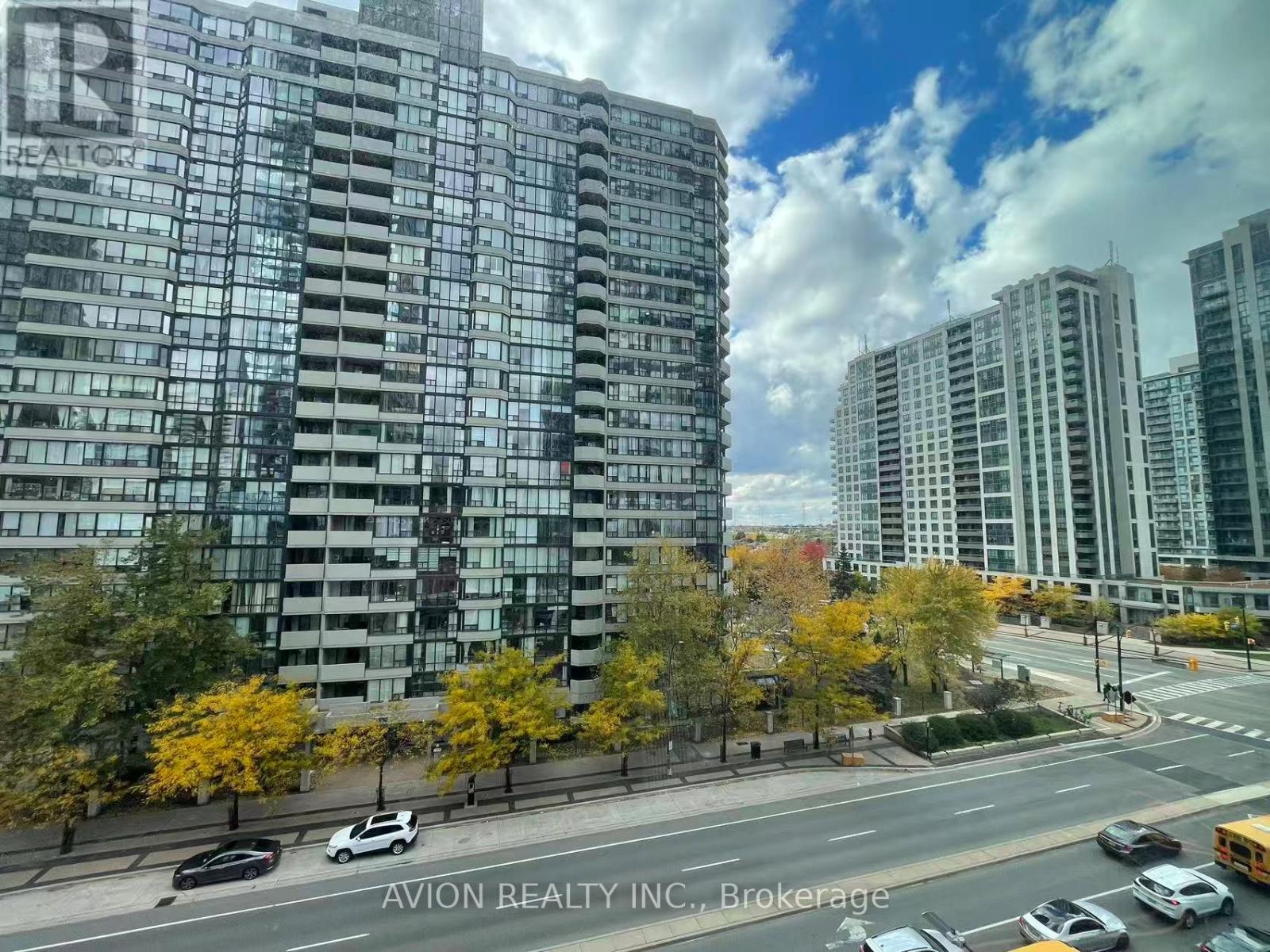 702 - 395 Square One Drive, Mississauga, Ontario  L5B 0P6 - Photo 17 - W12543762