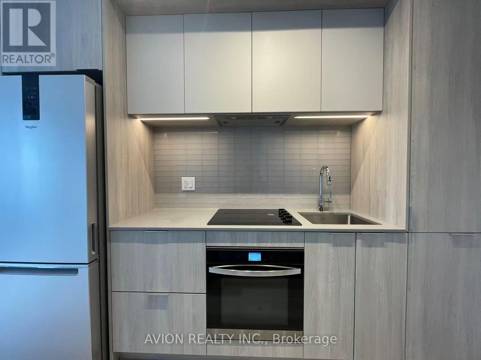 702 - 395 Square One Drive, Mississauga, Ontario  L5B 0P6 - Photo 2 - W12543762