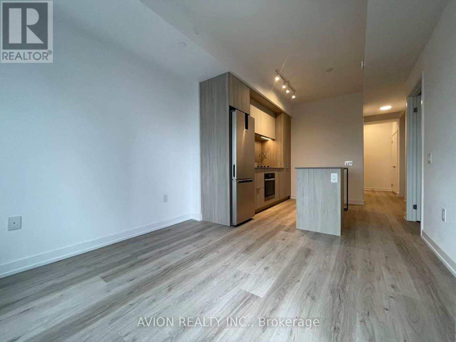 702 - 395 Square One Drive, Mississauga, Ontario  L5B 0P6 - Photo 3 - W12543762