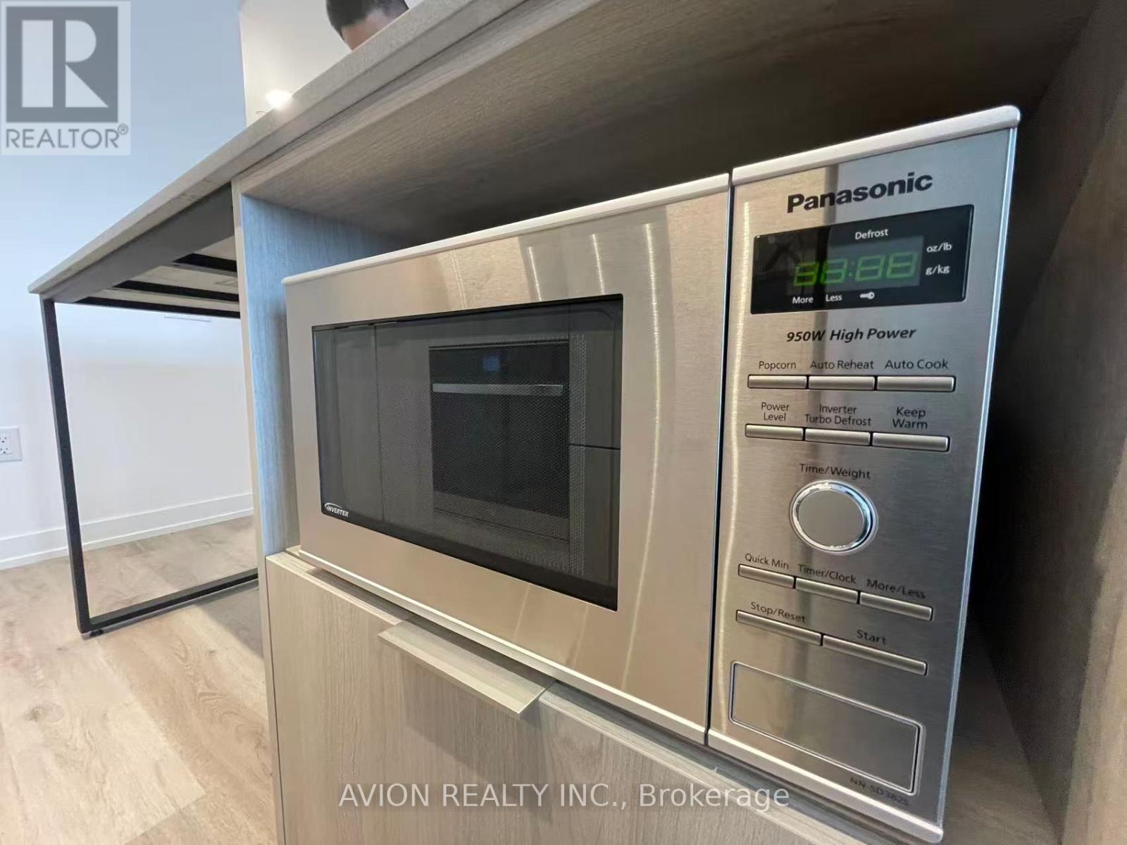 702 - 395 Square One Drive, Mississauga, Ontario  L5B 0P6 - Photo 6 - W12543762