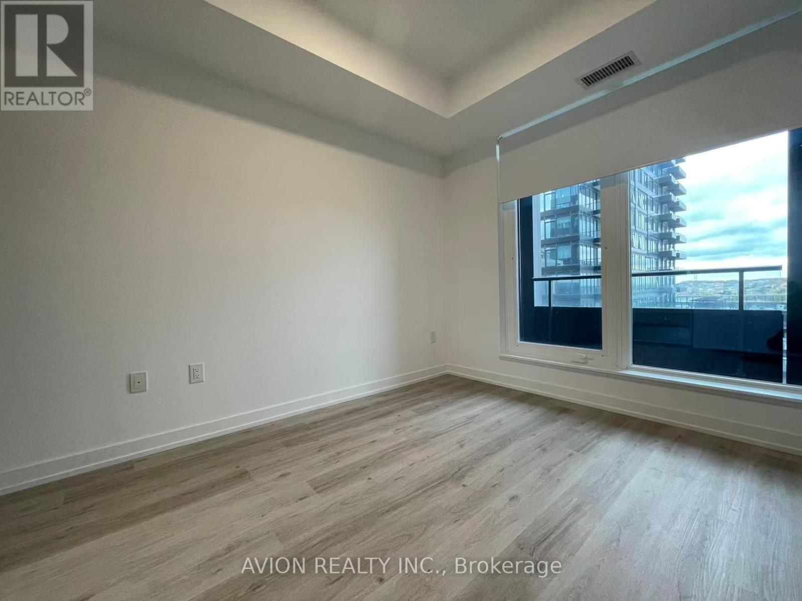 702 - 395 Square One Drive, Mississauga, Ontario  L5B 0P6 - Photo 7 - W12543762