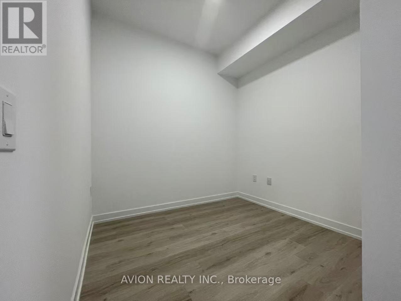 702 - 395 Square One Drive, Mississauga, Ontario  L5B 0P6 - Photo 8 - W12543762