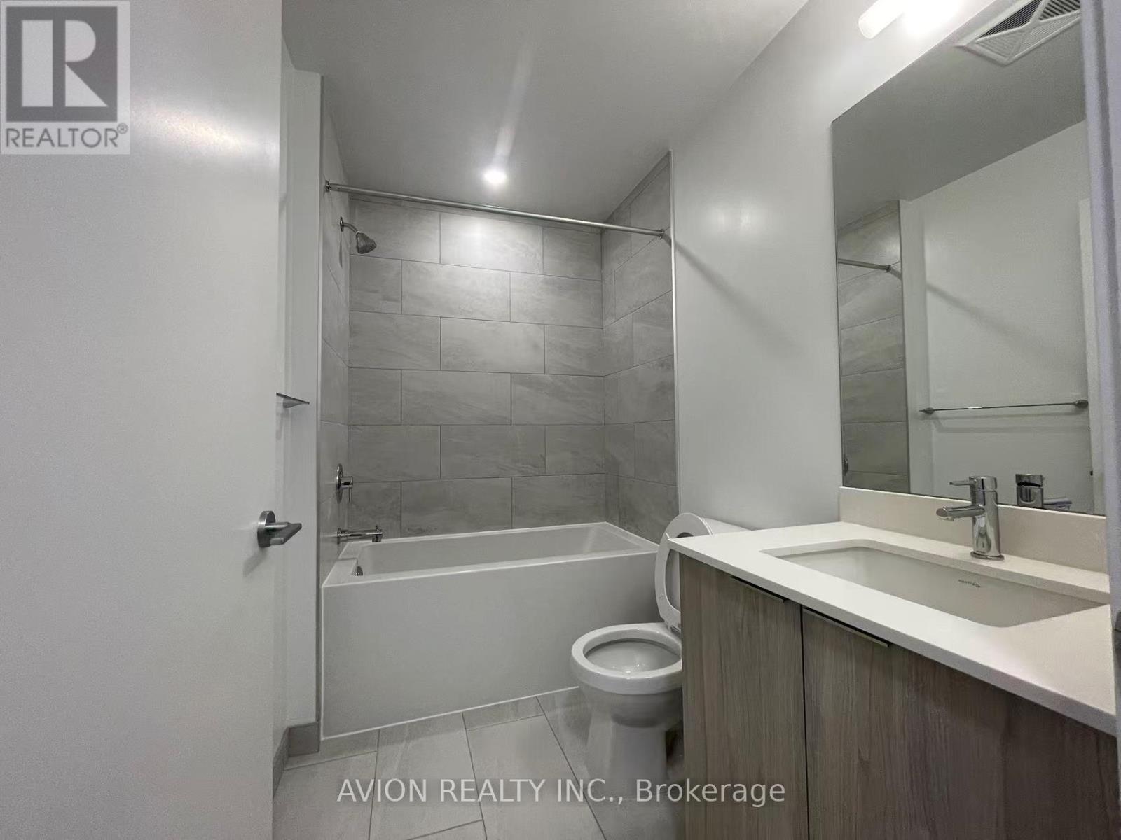 702 - 395 Square One Drive, Mississauga, Ontario  L5B 0P6 - Photo 9 - W12543762