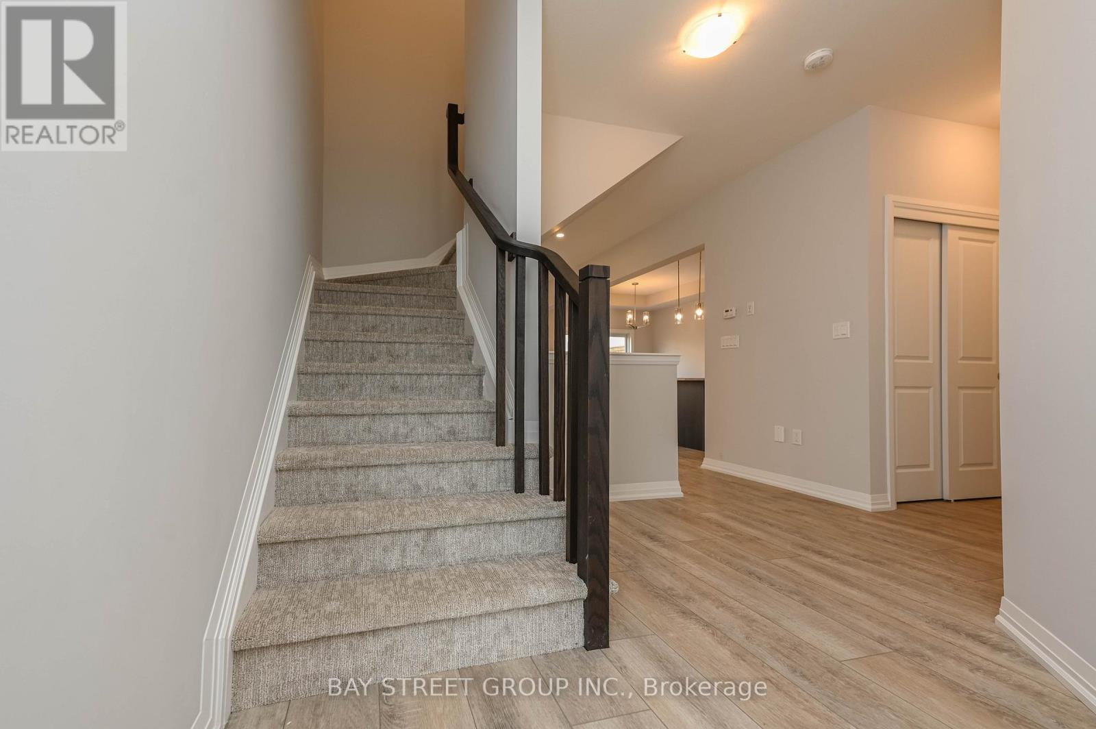 61 - 4552 Portage Road, Niagara Falls, Ontario  L2E 6A8 - Photo 8 - X12241499