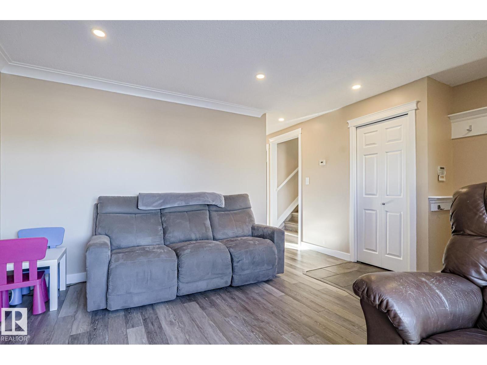 4211 30 Av Nw, Edmonton, Alberta  T6L 4P1 - Photo 5 - E4465681