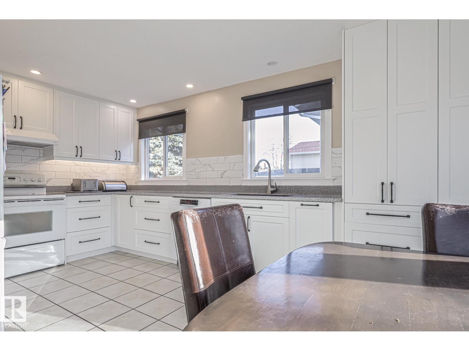 4211 30 Av Nw, Edmonton, Alberta  T6L 4P1 - Photo 6 - E4465681