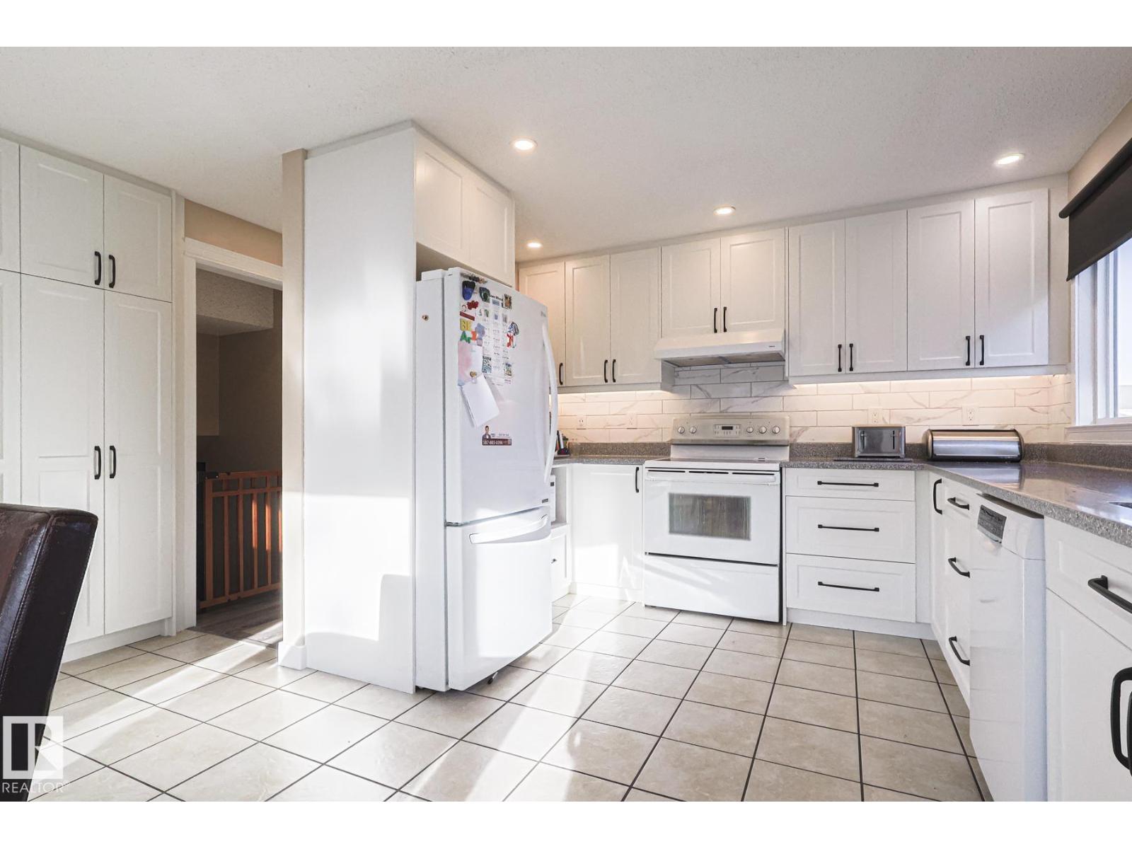 4211 30 Av Nw, Edmonton, Alberta  T6L 4P1 - Photo 8 - E4465681