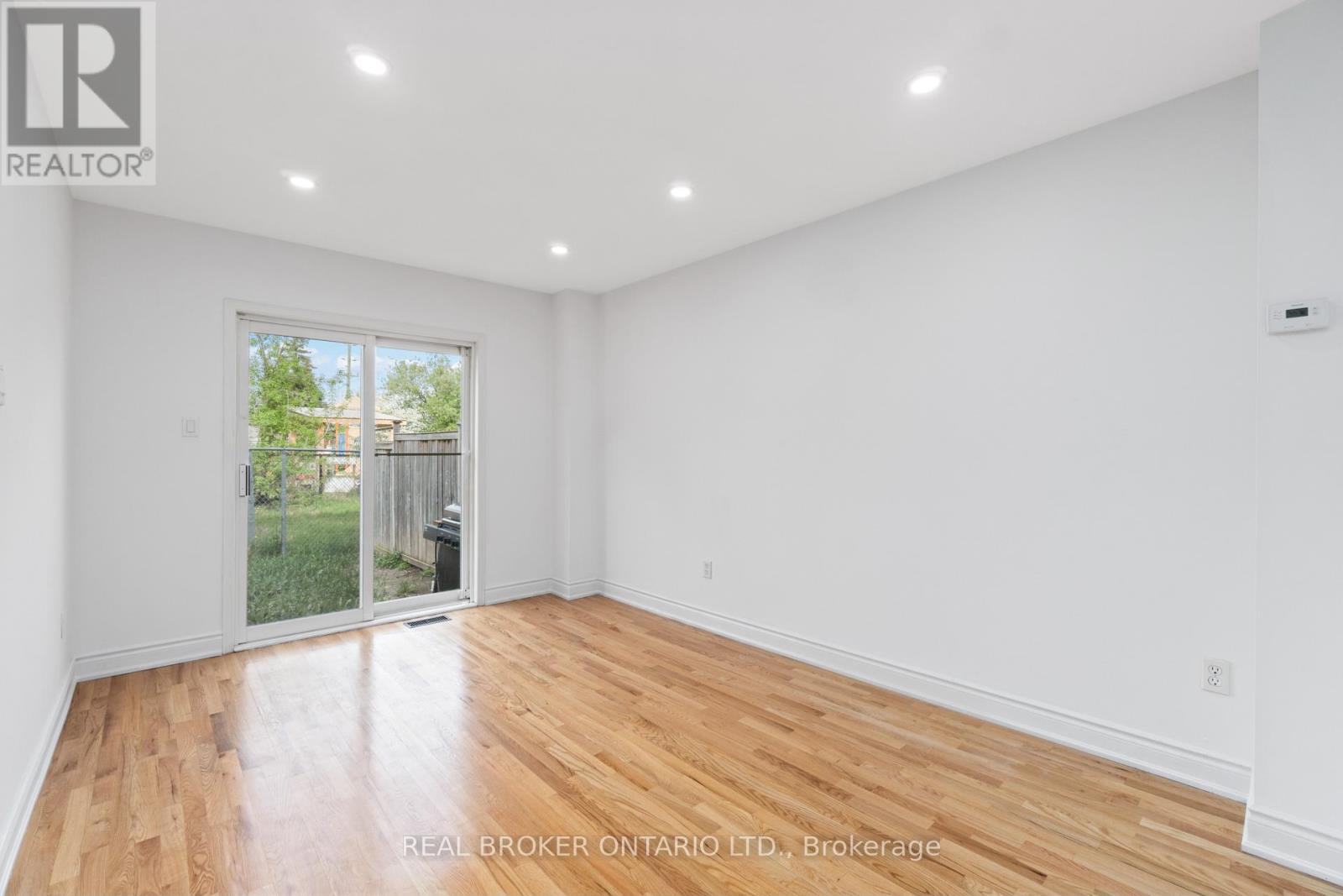 3 A Southpark Drive, Ottawa, Ontario  K1B 3B8 - Photo 2 - X12543770