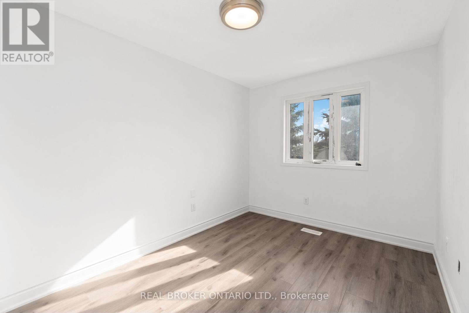 3 A Southpark Drive, Ottawa, Ontario  K1B 3B8 - Photo 21 - X12543770