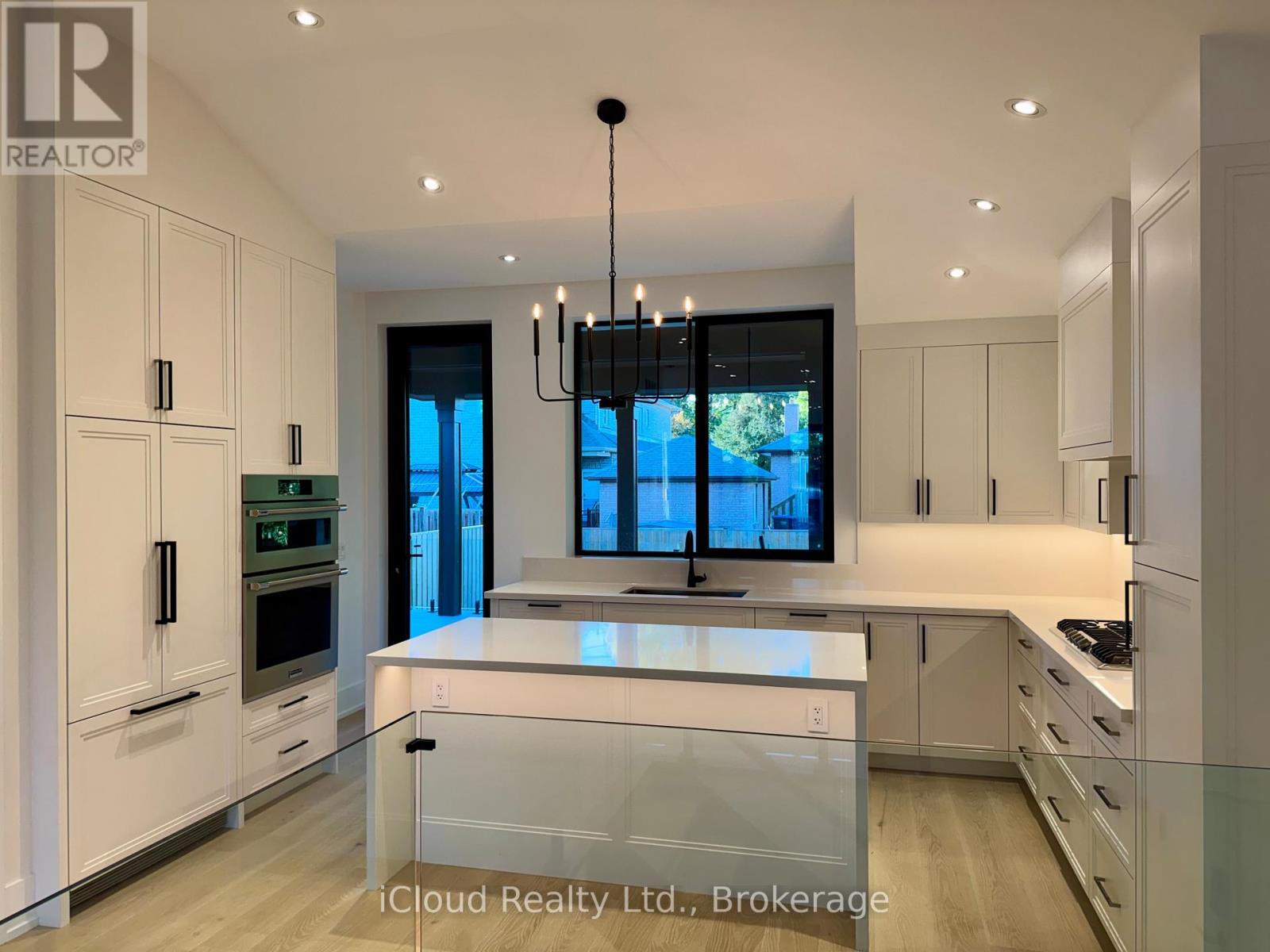 201 Troy Street, Mississauga, Ontario  L5G 1S9 - Photo 16 - W12467415