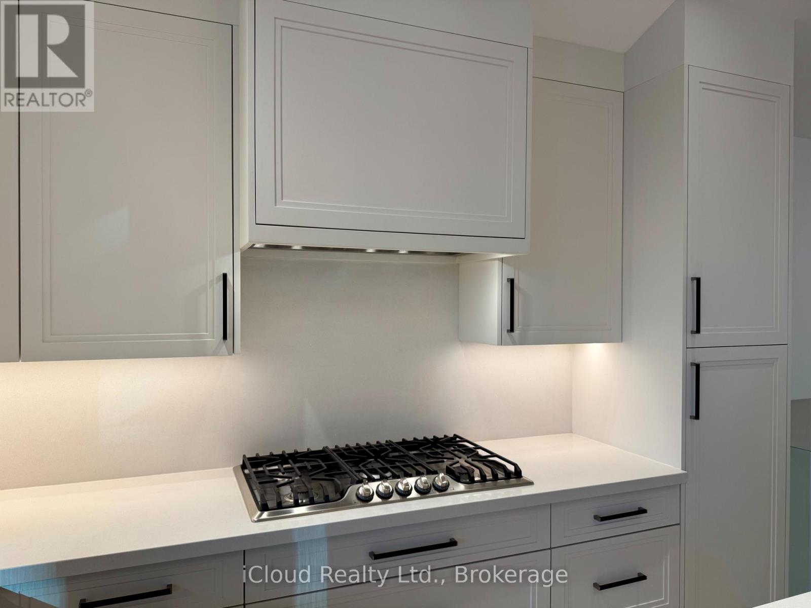 201 Troy Street, Mississauga, Ontario  L5G 1S9 - Photo 17 - W12467415