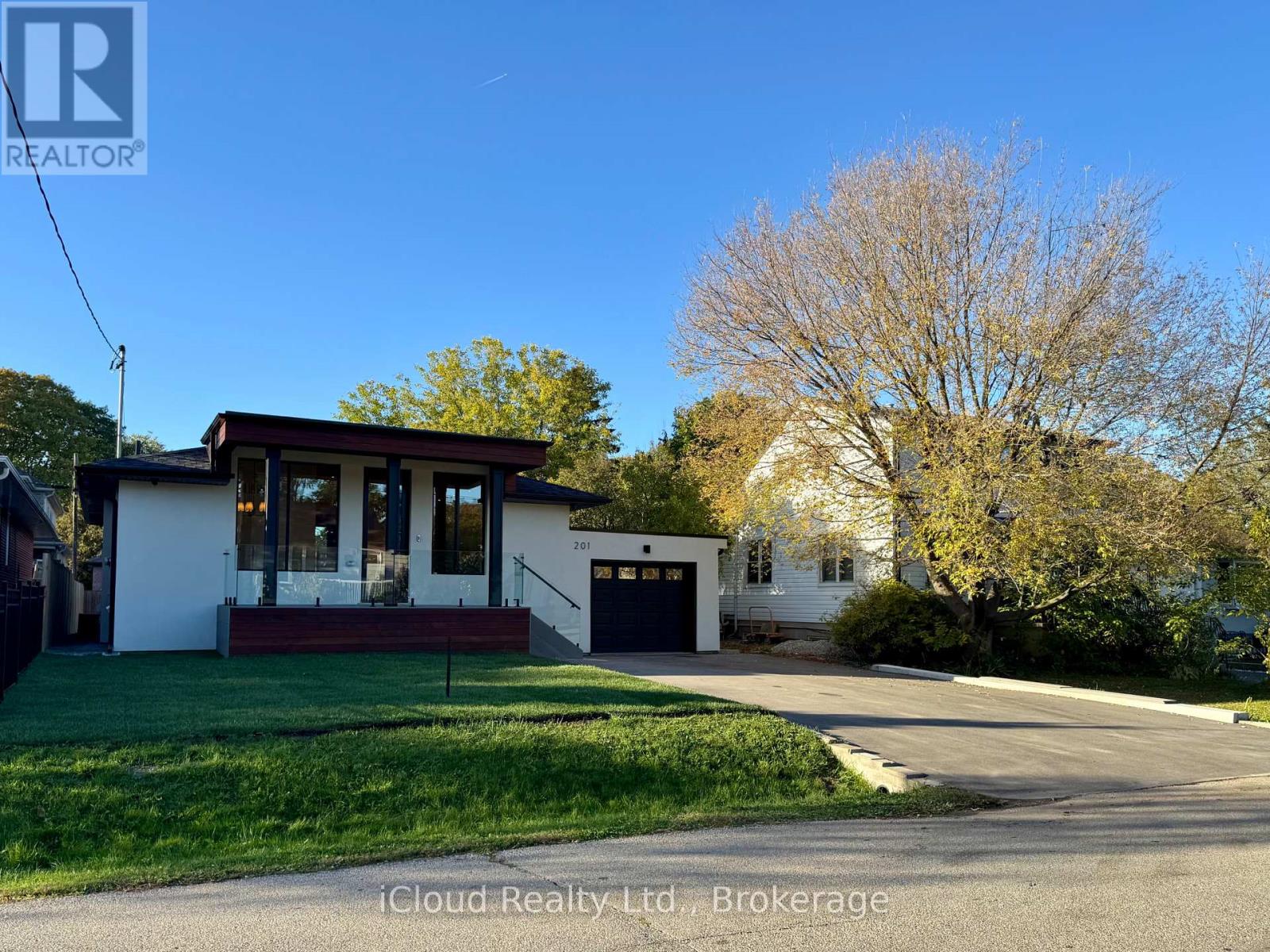 201 Troy Street, Mississauga, Ontario  L5G 1S9 - Photo 3 - W12467415