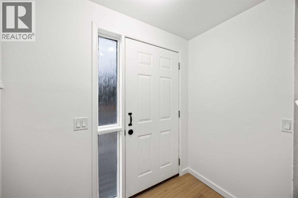 212 Falmere Way Ne, Calgary, Alberta  T3J 2X9 - Photo 5 - A2270260