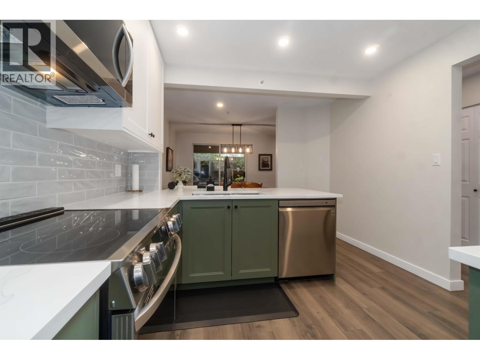 310 1000 Bowron Court, North Vancouver, British Columbia V7H 2V8 - Photo 5 - R3067323