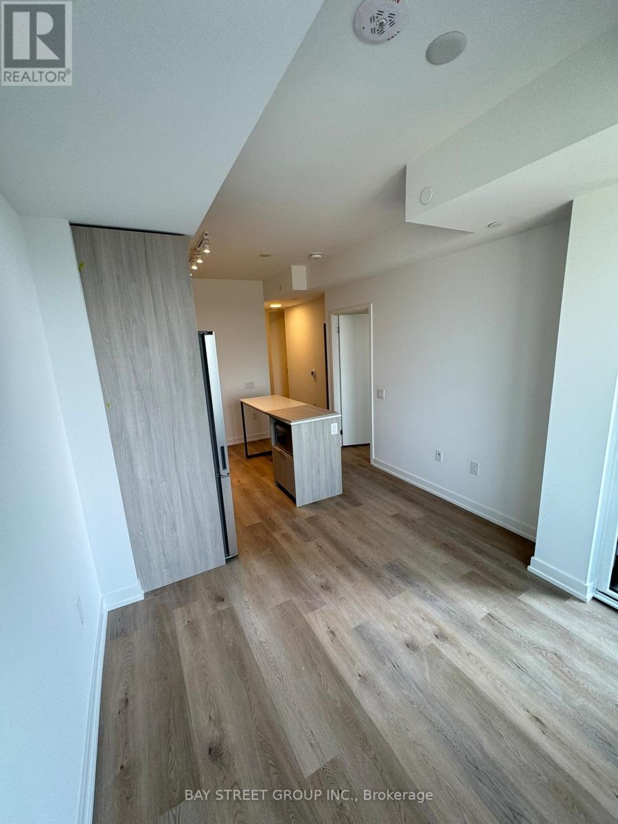 1702 - 395 Square One Drive, Mississauga, Ontario  L5B 0P6 - Photo 15 - W12543766