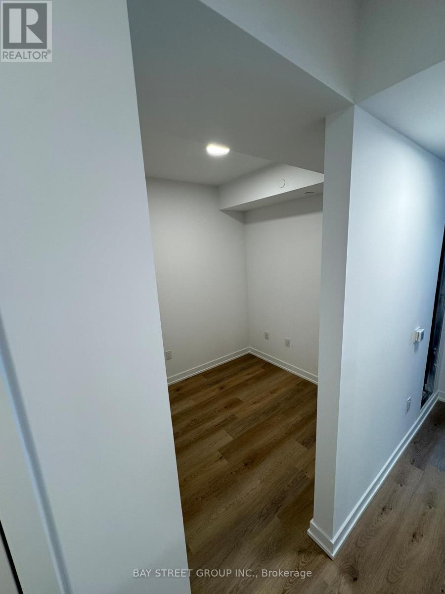 1702 - 395 Square One Drive, Mississauga, Ontario  L5B 0P6 - Photo 6 - W12543766