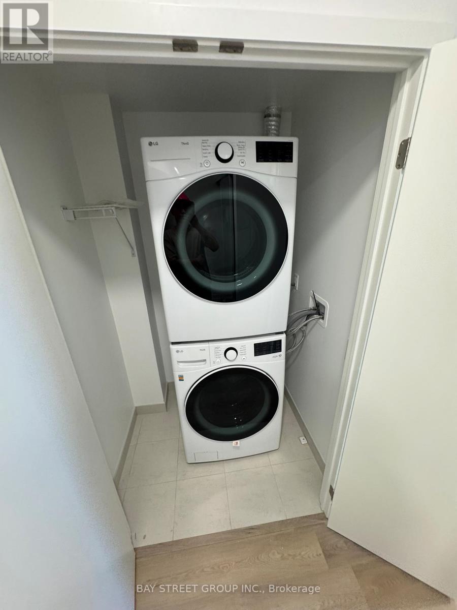 1702 - 395 Square One Drive, Mississauga, Ontario  L5B 0P6 - Photo 7 - W12543766