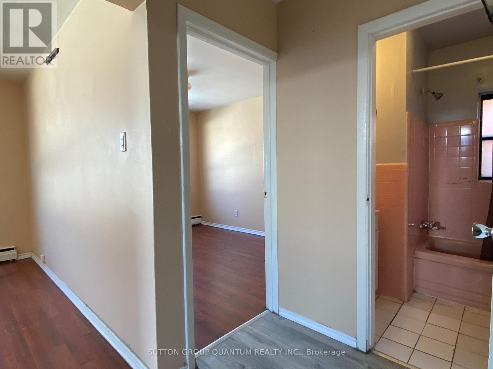 #2 - 25a Milton Street, Toronto, Ontario  M8Y 2X7 - Photo 13 - W12543772