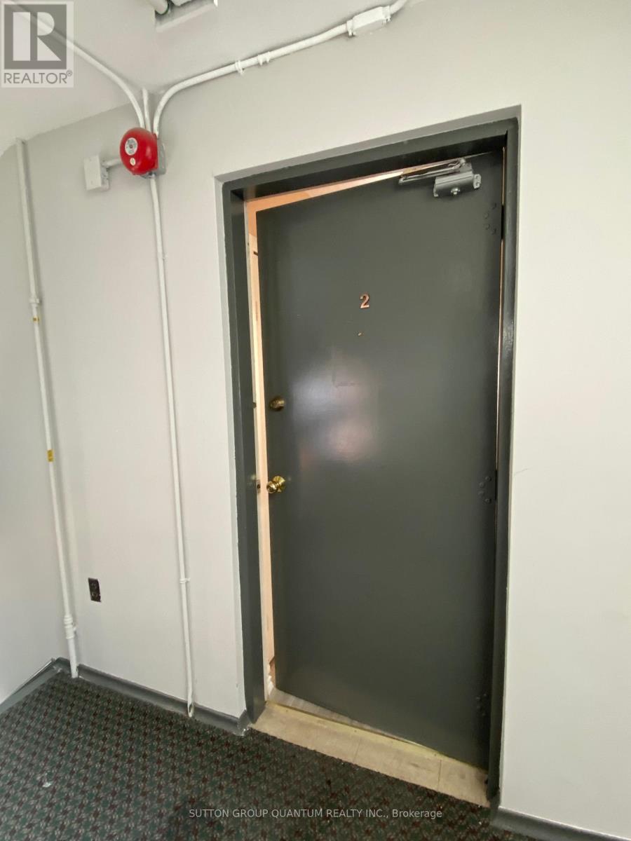 #2 - 25a Milton Street, Toronto, Ontario  M8Y 2X7 - Photo 6 - W12543772