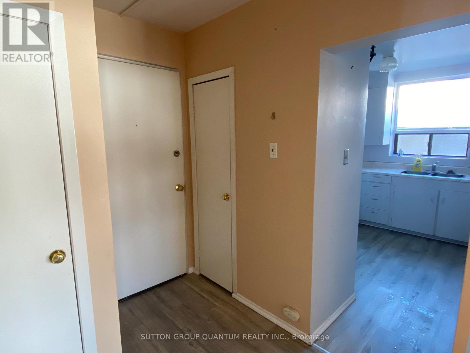 #2 - 25a Milton Street, Toronto, Ontario  M8Y 2X7 - Photo 7 - W12543772