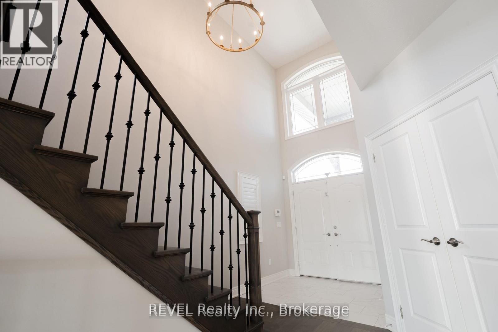 202 Viger Drive, Welland, Ontario  L3B 5E9 - Photo 4 - X12543778