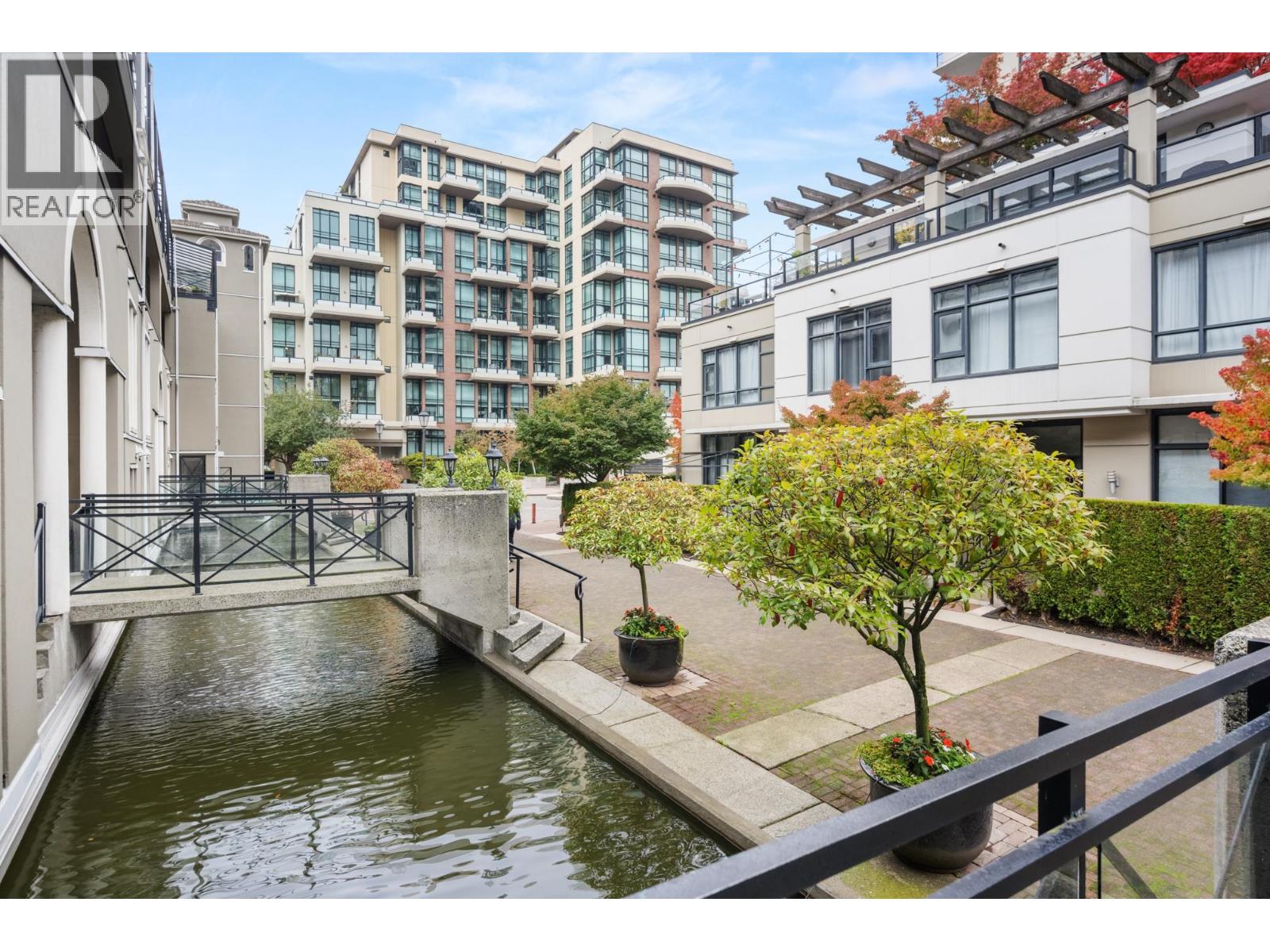 105 5 Renaissance Square, New Westminster, British Columbia  V3M 6K5 - Photo 4 - R3067306