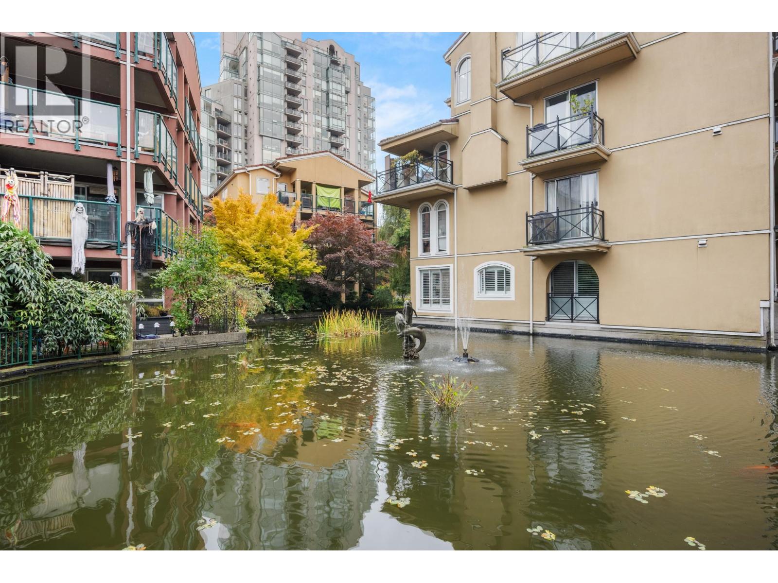 105 5 Renaissance Square, New Westminster, British Columbia  V3M 6K5 - Photo 3 - R3067306