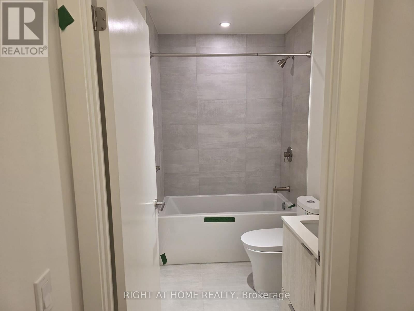 214 - 110 Broadway Avenue, Toronto, Ontario  M4P 1V7 - Photo 9 - C12543790