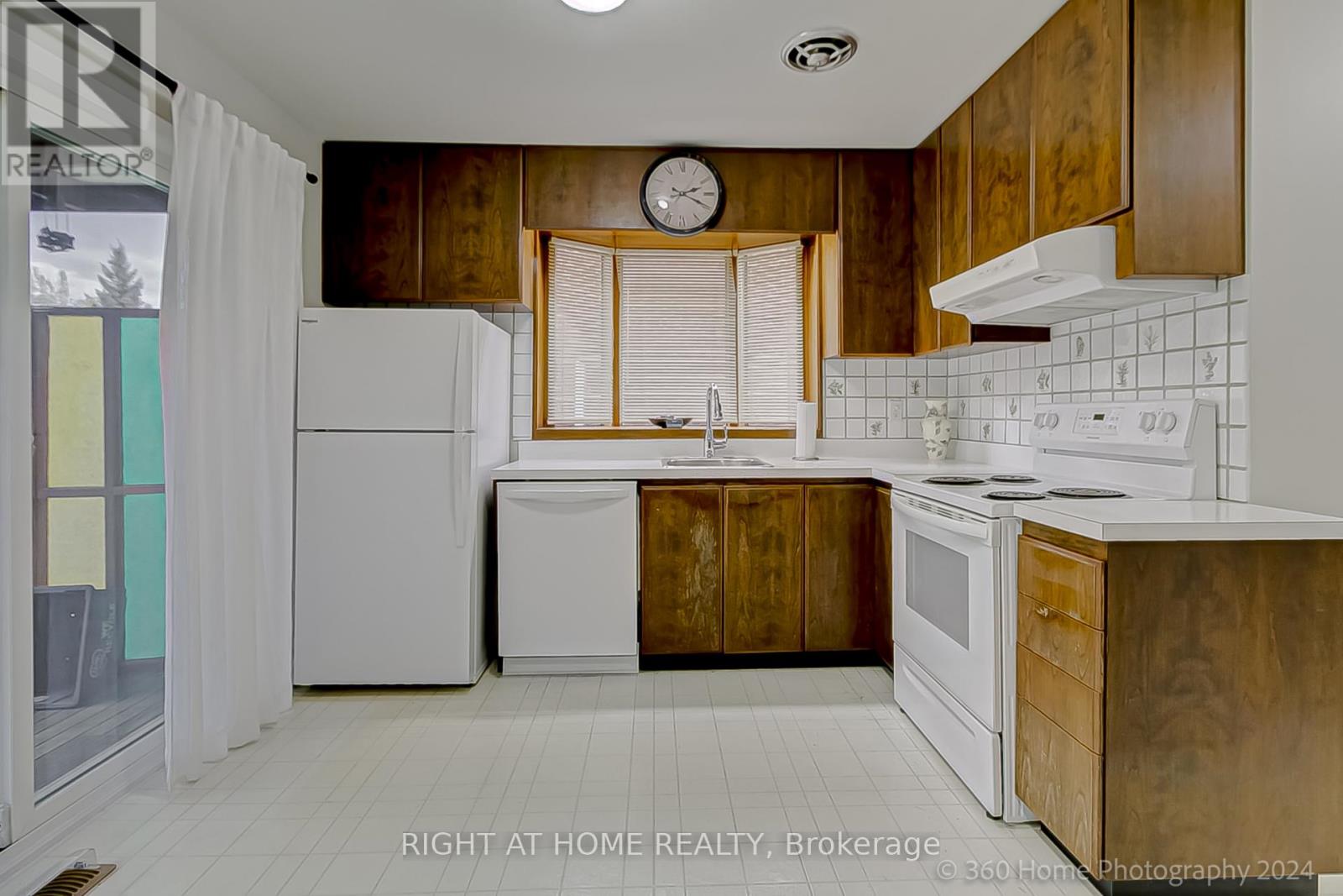 19 Martini Drive, Toronto, Ontario  M6M 4X4 - Photo 10 - W12543784