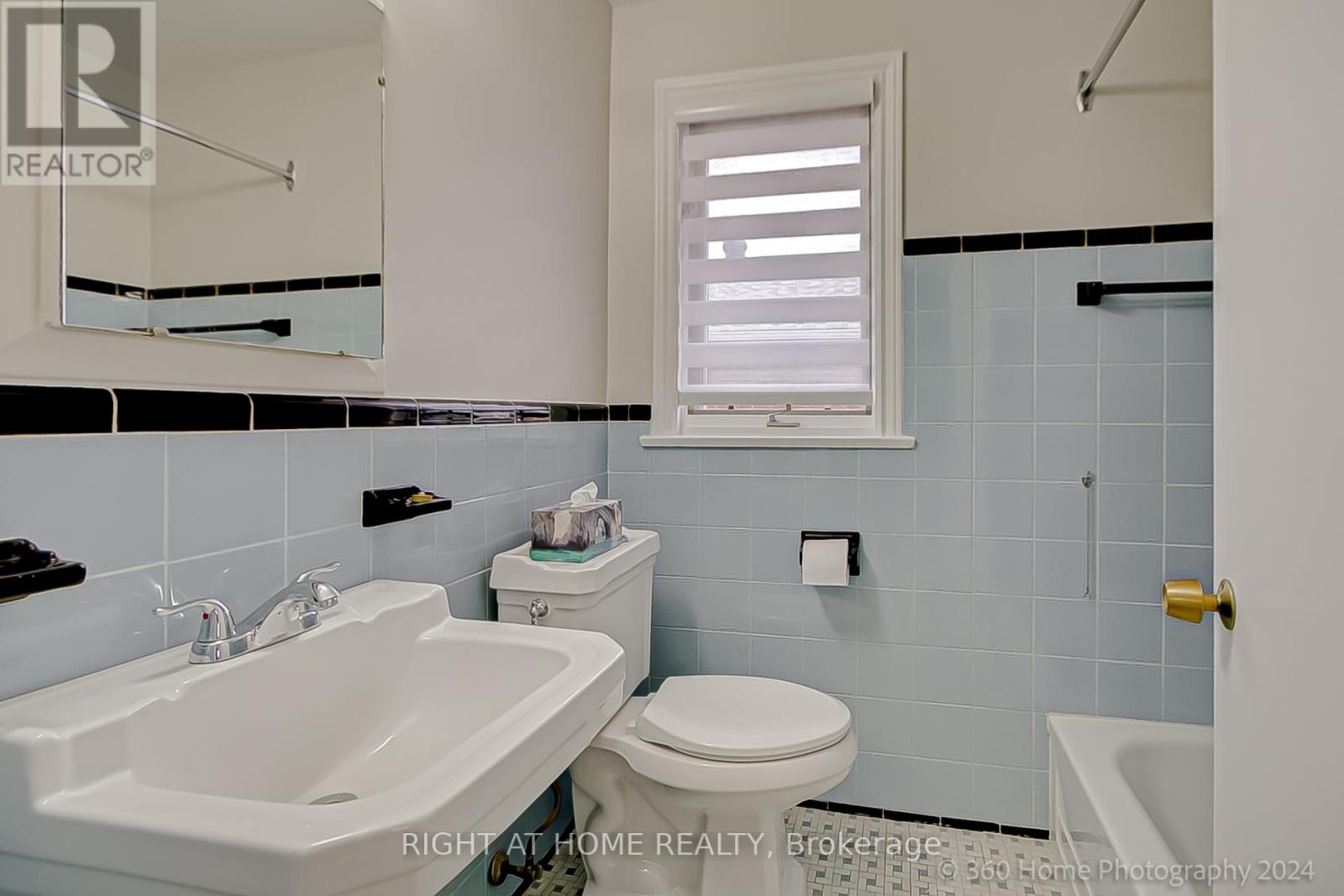 19 Martini Drive, Toronto, Ontario  M6M 4X4 - Photo 15 - W12543784