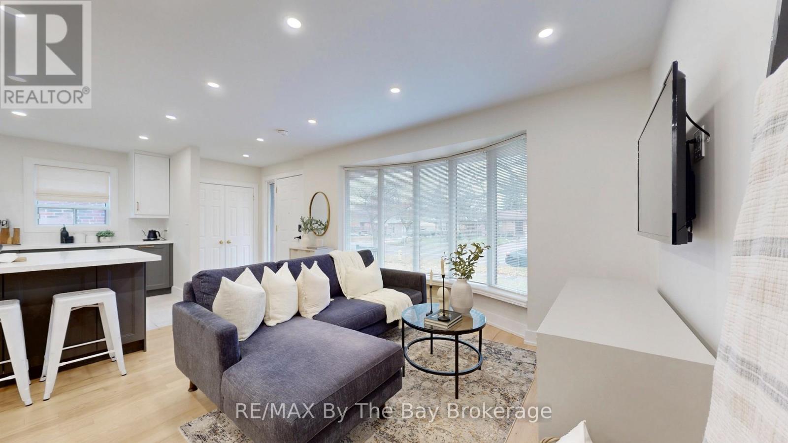 82 Brimorton Drive, Toronto, Ontario  M1P 3Z5 - Photo 2 - E12543820