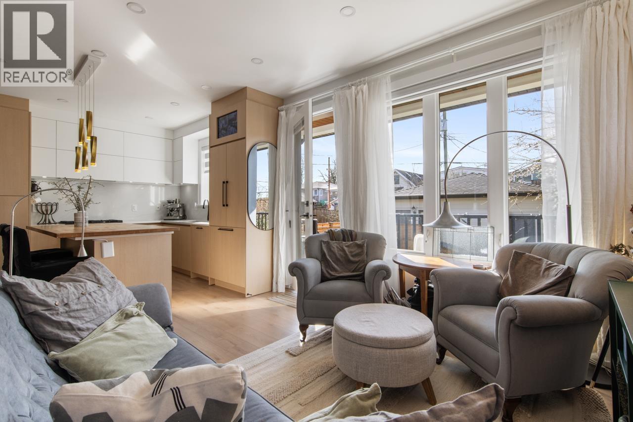 2558 Dundas Street, Vancouver, British Columbia  V5K 1P8 - Photo 3 - R3067424