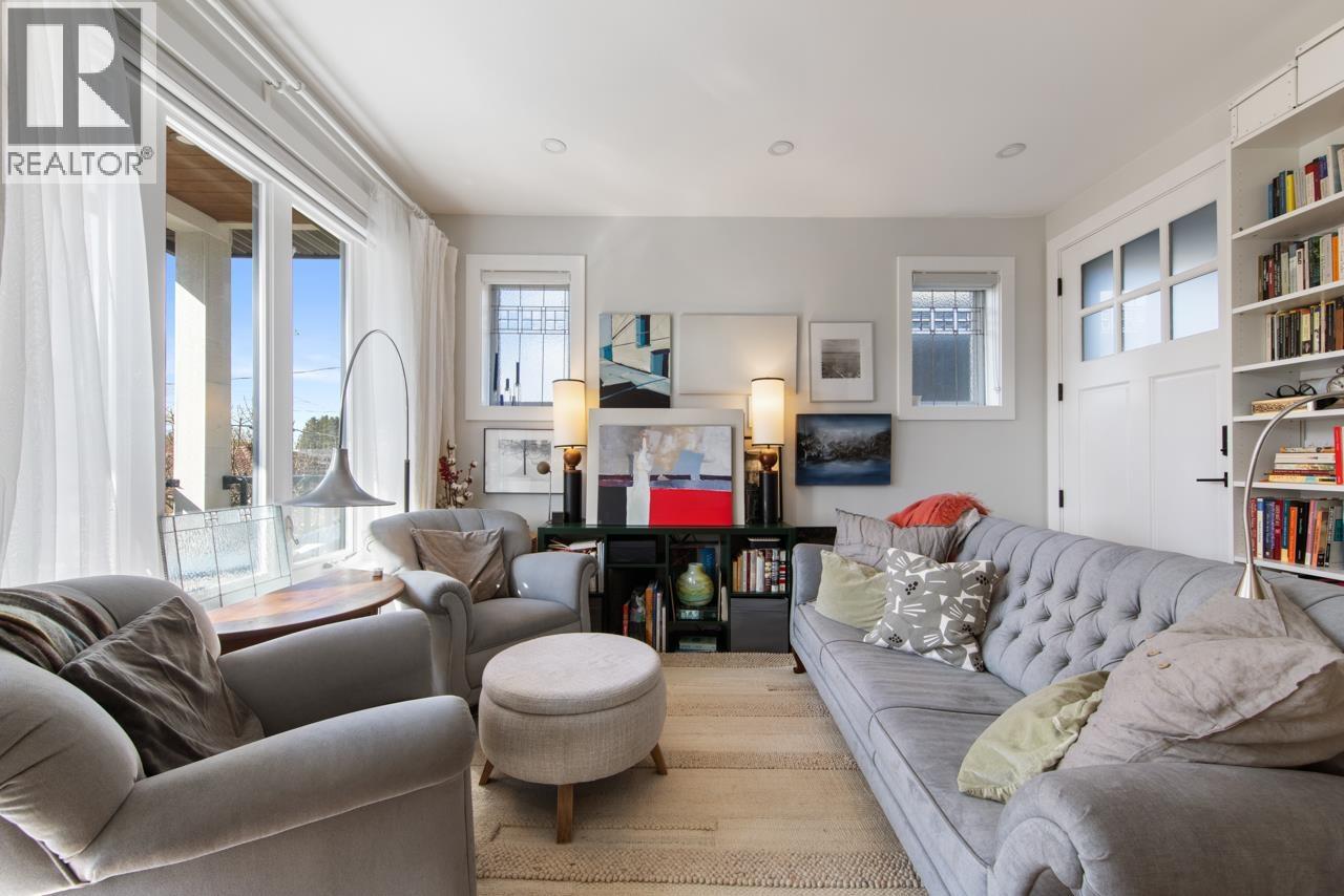 2558 Dundas Street, Vancouver, British Columbia  V5K 1P8 - Photo 4 - R3067424