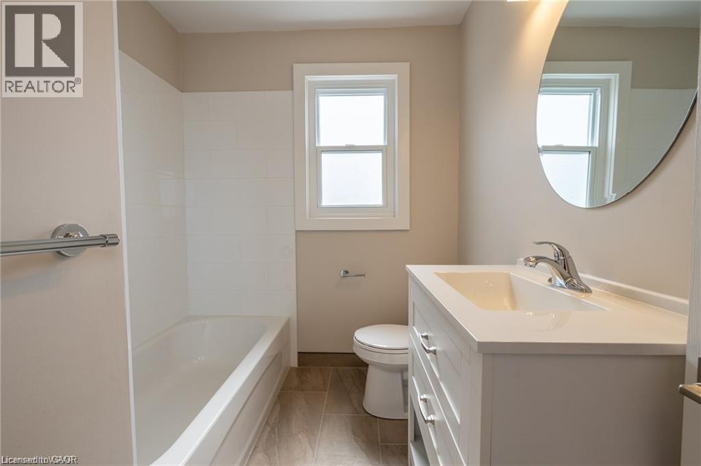 3 Locust Street Unit# Upper, Kitchener, Ontario  N2H 1W6 - Photo 5 - 40787001